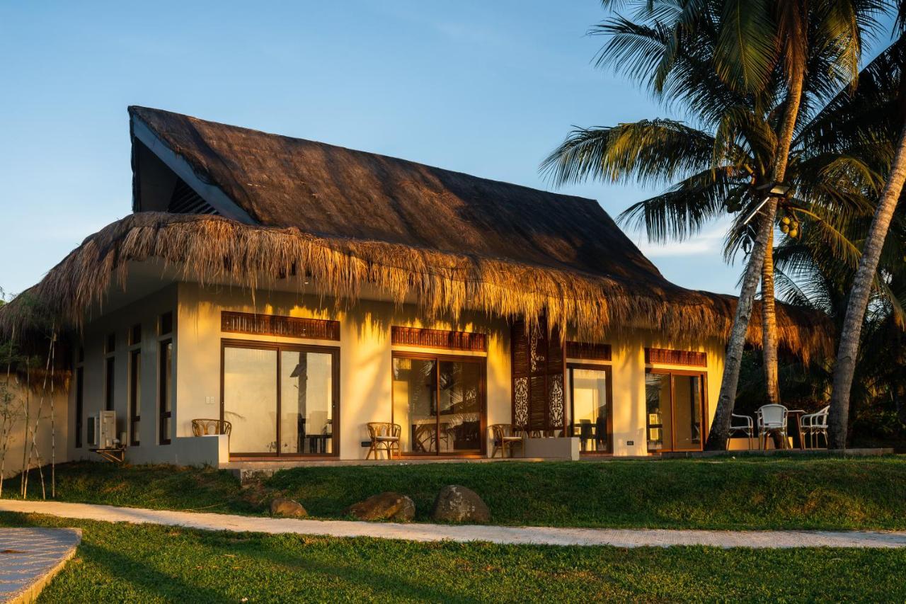 Costa Celine Beach Resort Kinablangan エクステリア 写真