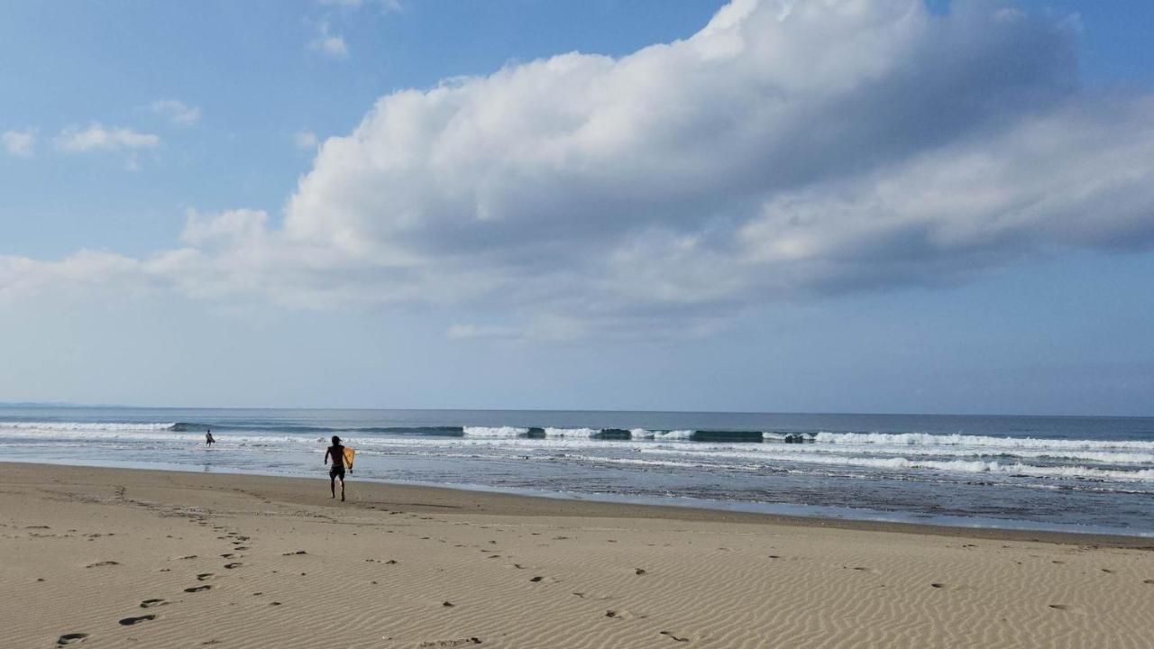 Costa Celine Beach Resort Kinablangan エクステリア 写真